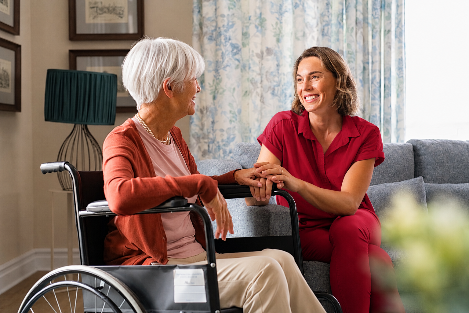 Parkinson’s Home Care in Kirkland In-home Parkinson’s care Kirkland WA caregiver assisting a senior with safe mobility, personal care, companionship, and Parkinson’s support at home.